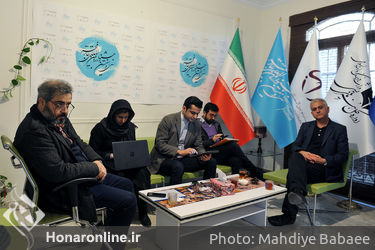بازدید معاون هنری وزارت فرهنگ و ارشاد اسلامی از دبیرخانه سی و هفتمین جشنواره تیاتر فجر