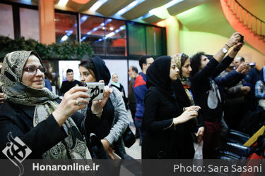 اکران مردمی فیلم "ثبت با سند برابر است" در سینما آفریقا