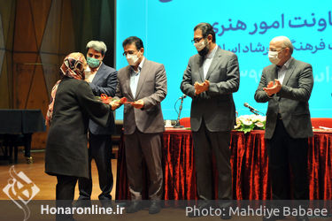 قدردانی از بازنشستگان معاونت امور هنری وزارت فرهنگ و ارشاد اسلامی در تالار رودکی