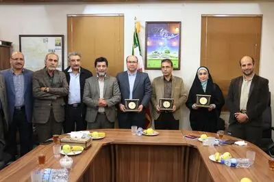 مدالیون "سفیرکتاب" به دستان ۳ چهره فارس سپرده شد