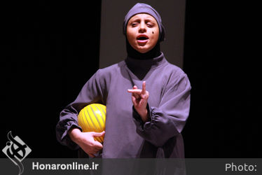 نمایش «همه چیز می‌گذرد، تو نمی‌گذری» در سالن سایه تئاتر شهر