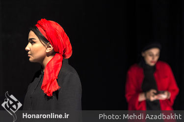 نمایش "گرگ‌ها کروات نمی‌زنند" در عمارت نوفل لوشاتو