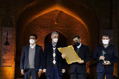 افتتاحیه جشنواره چهلم تئاتر فجر در یزد | وزیر ارشاد: هنرمندان چشم و چراغ ما هستند