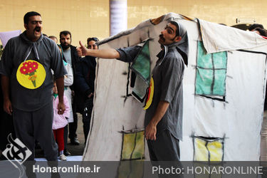 سومین روز اجرای خیابانی سی و هفتمین جشنواره بین المللی تئاتر فجر