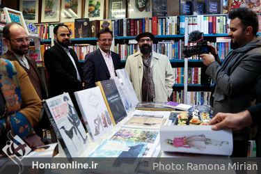 گردهمایی فعالان مد و لباس کشور در روز کتاب‌گردی