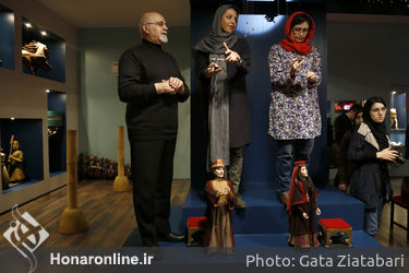 بازدید مرادخانی و جمعی از  اهالی هنر از موزه عروسکی در تالار حافظ