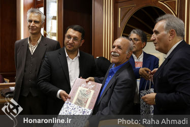 بازدید از کتابخانه آیت الله فاضل خوانساری با حضور جمعی از هنرمندان پیشکسوت به همت صندوق هنر در خوانسار
