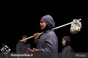 نمایش «همه چیز می‌گذرد، تو نمی‌گذری» در سالن سایه تئاتر شهر