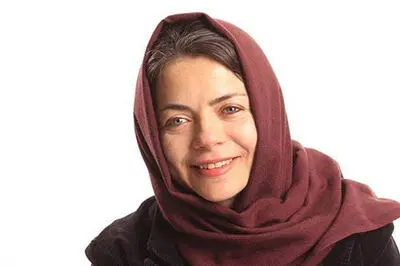 مهتاب نصیرپور، جمیله شیخی و ناصر آقایی در "چراغ گاز"
