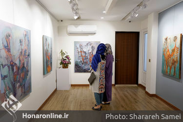 نمایشگاه نقاشی های شبنم نسلی اصفهانی با عنوان این است انسان در نگارخانه بهارک
