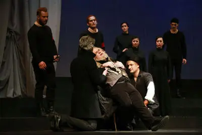 هویت‌زدایی از " شاه لیر" / نگاهی به نمایش "شاه لیر" مسعود دلخواه