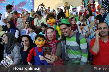 شادپیمایی عروسک‌ها در بوستان آب و آتش‎