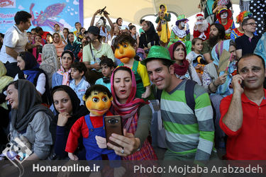شادپیمایی عروسک‌ها در بوستان آب و آتش‎