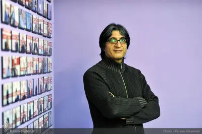 "صبح یک روز لعنتی" به تئاتر شهر می‌آید / حسن باستانی روایت‌گر نمایشی ضدجنگ و طنز می‌شود