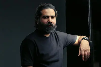 هادی فیض آبادی خواننده «خسوف» شد