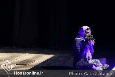 نمایش "ایستادن بر فراز یک اتفاق" در تماشاخانه سرو