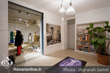 نمایش لباس‌های شقایق عربی به همراه چیدانی از فریدون آو در گالری اردی‌بهشت