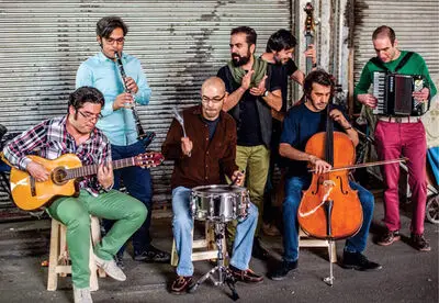 گروه پالت در برج میلاد روی صحنه می‌رود
