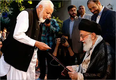 شبی که شاعران در محضر رهبر انقلاب غوغا کردند/ ثبت در گینس و خروس بی محل امیری اسفندقه