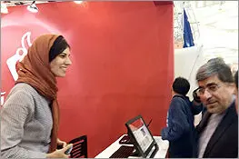 دیدار وزیر ارشاد از غرفه هنرآنلاین در نمایشگاه مطبوعات