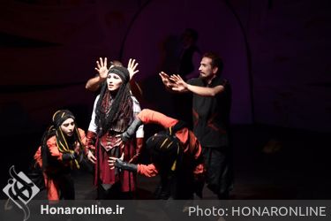 نمايش "سرزمين پدرى" در تالار سایه مجموعه تیاترشهر