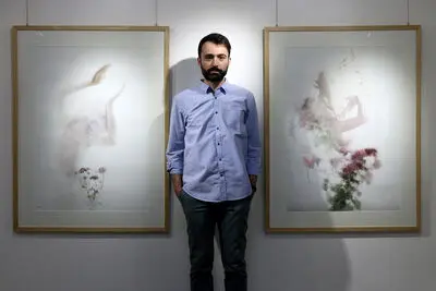 گرایش زنانه در روح انسان بعد از نیمه شب در گالری مژده / انسان معلق در قاب عکس‌های بابک حقی