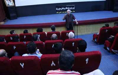 فیلم ˝جزیره رنگین˝ خسرو سینایی در بندرعباس اکران شد