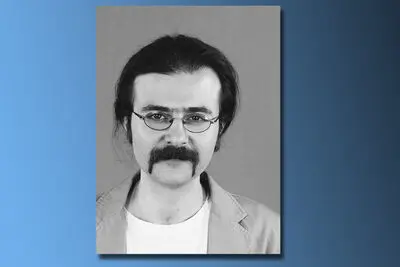 بازتاب نقاشی‌های من ری در شعرهای پل الوار / انتشار مجموعه شعر جدیدی از احمدرضا احمدی / عکس‌های کودکان در دوران قاجار کتاب شد / "یادگیری هنر مدرن" در سه جلد / روایت مسعود شهریاری از آثار در دست انتشار "کارگاه‌ اتفاق"