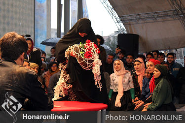 اولین روز اجرای خیابانی سی وهفتمین جشنواره بین المللی تئاتر فجر در تئاتر شهر