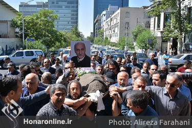 مراسم تشییع پیکر علیرضا سلطانی شاد از مقابل خانه هنرمندان