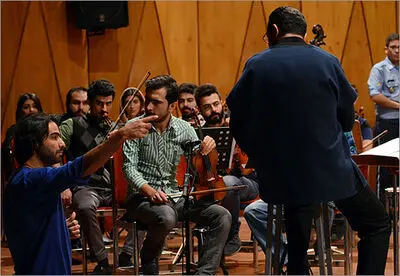 محمد معتمدی از وطن و خلیج فارس می‌خواند / وقتی علی قمصری برای بیش از ۸۰ نفر ملودی می‌نویسد