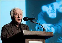 خسرو سینایی در آیین بزرگداشت حسین محجوبی: محجوبیسم یعنی دنیا را زیبا دیدن