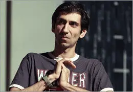 بازی دادن و بازی خوردن/ سینا رازانی از ˝سیستم گرون هلم˝ می‌گوید