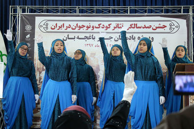 تجدید عهد هنرمندان بر مزار جبار باغچه‌بان / آغاز جشن صد سالگی تئاتر کودک و نوجوان در تهران 