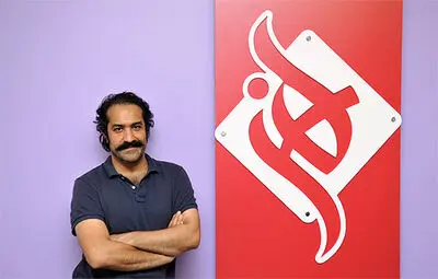 چشم‌اندازم هیچ‌وقت کوچک نبوده است / با افشین هاشمی از همکاری با بیضایی تا اجرای ˝سه خواهر و دیگران˝