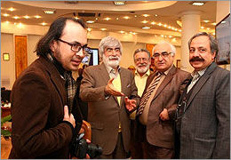 ˝عکس‌های دونفره˝ رونمایی شد / 50 سال روزنامه‌نگاری اسماعیل جمشیدی در یک کتاب 