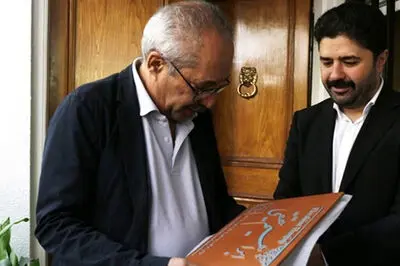 سیزدهمین "کاشی ماندگار" بر سر در خانه ابراهیم حقیقی 