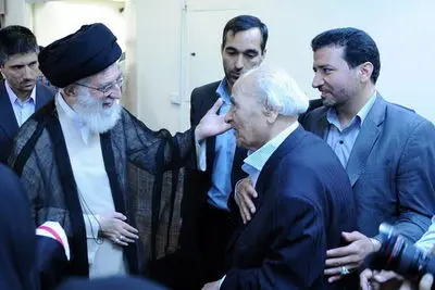 شعر شیوا و دلنشین و تعهد به آرمان‌های انقلاب از ویژگی‌های این شاعر برجسته بود