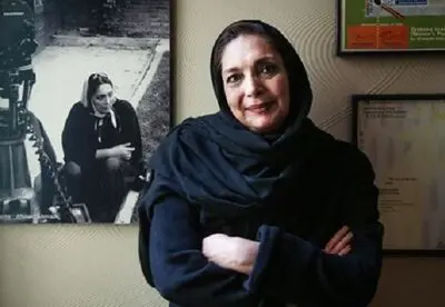 در ایام نوروز کار تعطیل و در کنار خانواده هستم / منیژه حکمت از نوروز می‌گوید