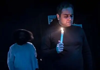 یک اجرای مبهم / نگاهی به نمایش "کانفیدنشیال" به کارگردانی محسن قصری و سپیده گل‌تراش‌نژاد
