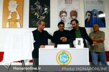 رونمایی از کتاب حمیدرضا آذرنگ در تماشاخانه پالیز