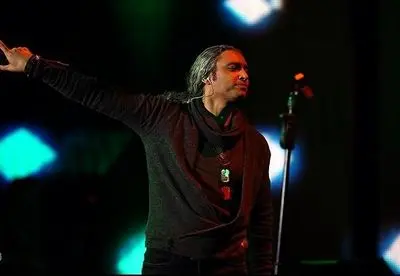 شب بارانی تهران با ترانه ˝زیر بارون˝ فلاحی / مرتضی پاشایی با ˝نگران منی˝ در جشنواره موسیقی فجر