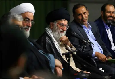 دیدار جمعی از اهالی شعر و ادب با رهبر انقلاب