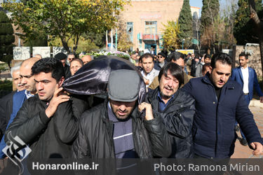 تشییع پیکر احمدرضا دالوند در خانه هنرمندان