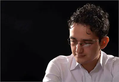امیر اثنی‌عشری آثاری از امیرجاهد را اجرا می‌کند