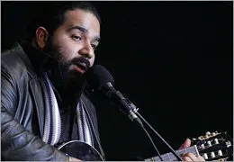 آقای مشکی‌پوش در تهران به صحنه می‌رود