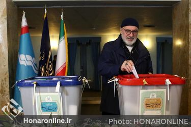 حضور اهالی فرهنگ و هنرمندان پای صندوق رای تالار وحدت