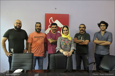 آرش فلاحت‌پیشه: فقط داعیه داریم که تئاتر یک اتفاق جمعی است در حالی‌که به فکر منافع شخصی هستیم / نمایش "پنهان‌خانه پنج در" به روایت کارگردان، آهنگساز و بازیگران 