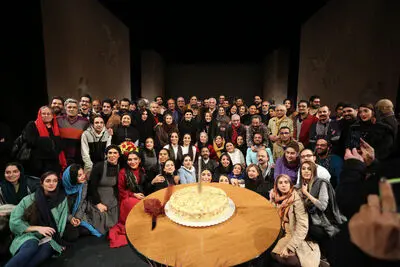 جشن زادروز نقاش صحنه‌های تئاتر ایران برگزار شد / علی رفیعی در کنار معاون اول رئیس جمهور شمع 80 سالگی‌اش را فوت کرد