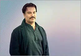 اندر مصائب طنزنویسی / آخ اگه این دیالوگ حذف نشه! / گفتگو هنرآنلاین با پیمان قاسم‌خانی 